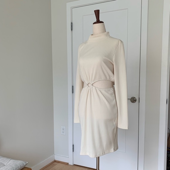 Dream Bandits Dress with Cut-outs. Size Medium. - Picture 4 of 5